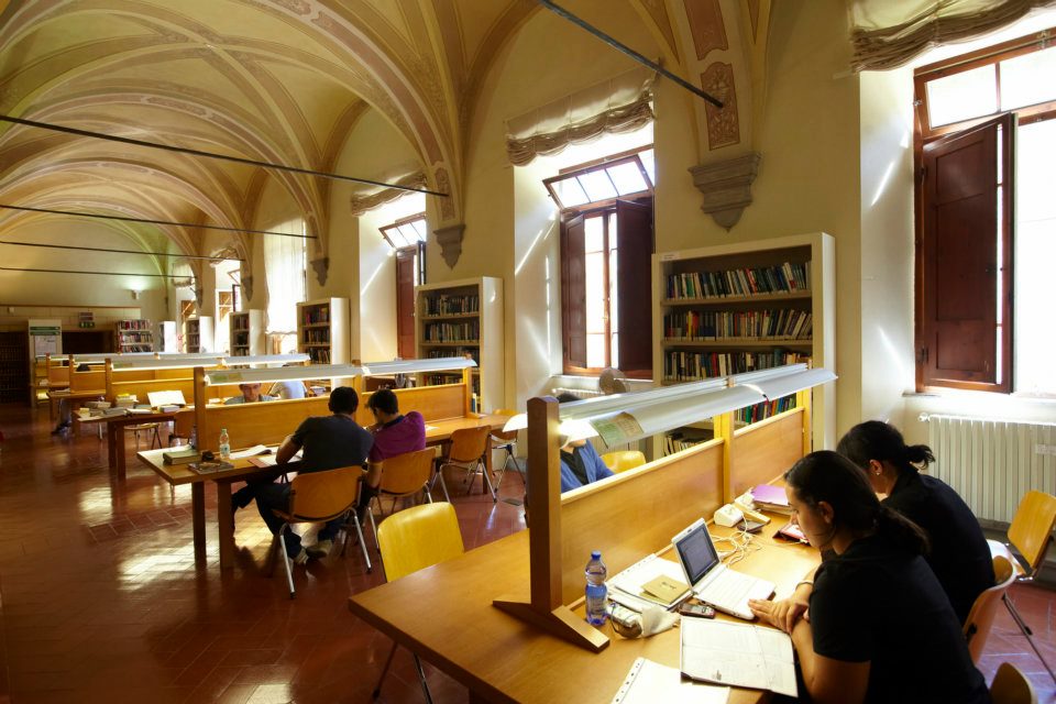 biblioteca 2